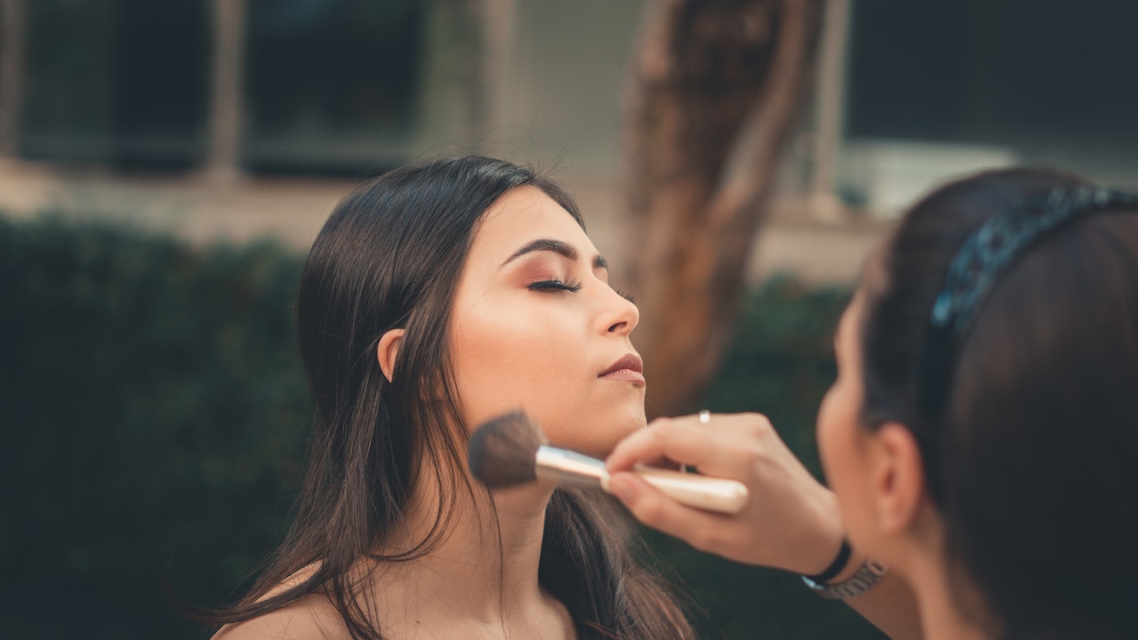 Come realizzare un contouring perfetto - Foto di Lucas Pezeta/ Pexels.com