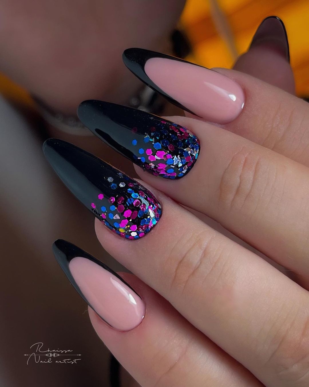 French nero - Instagram: @rhaissa_nailartist