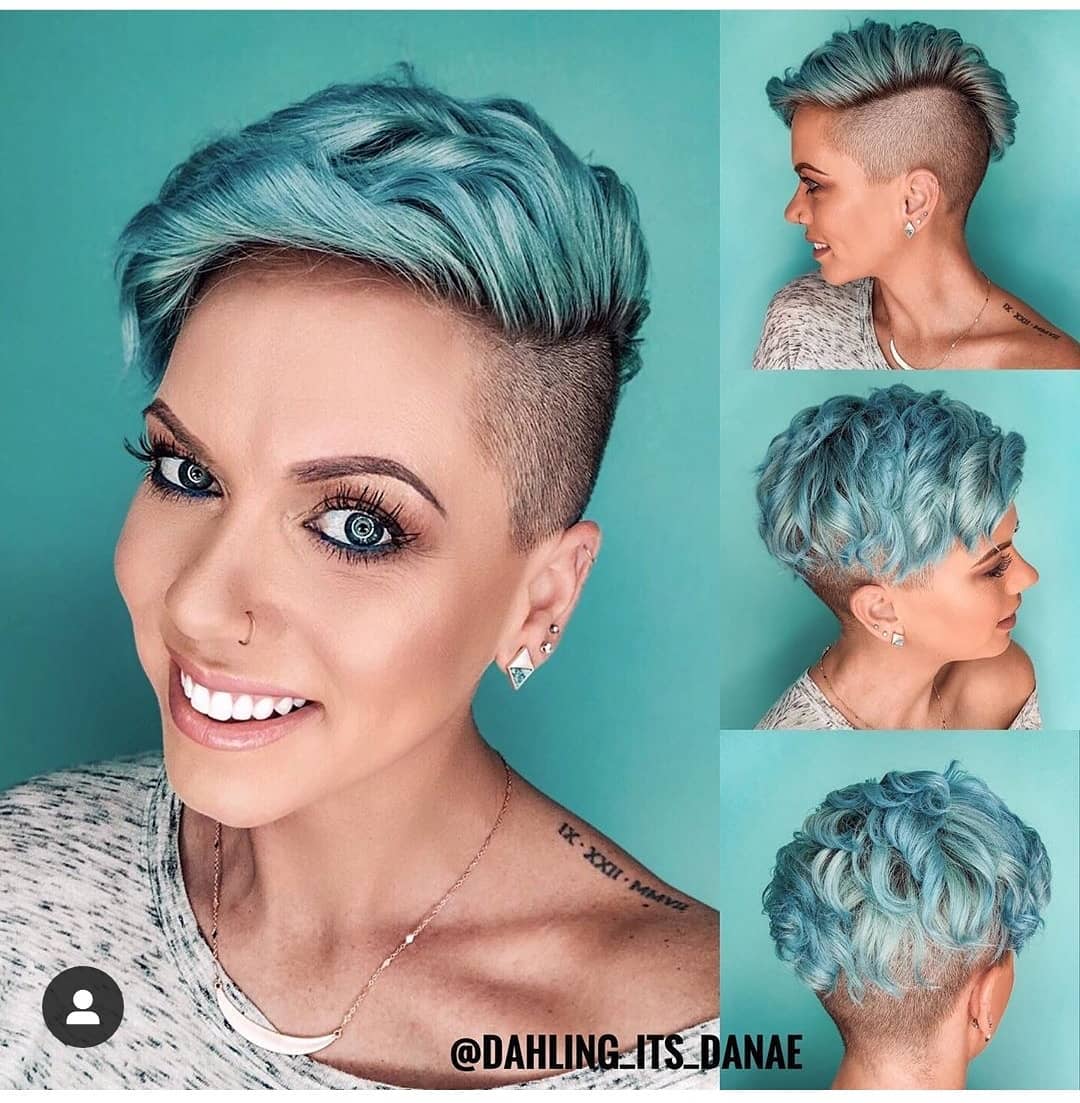 Pixie rasato con ciocche verde acqua - Instagram: @dahling_its_danae