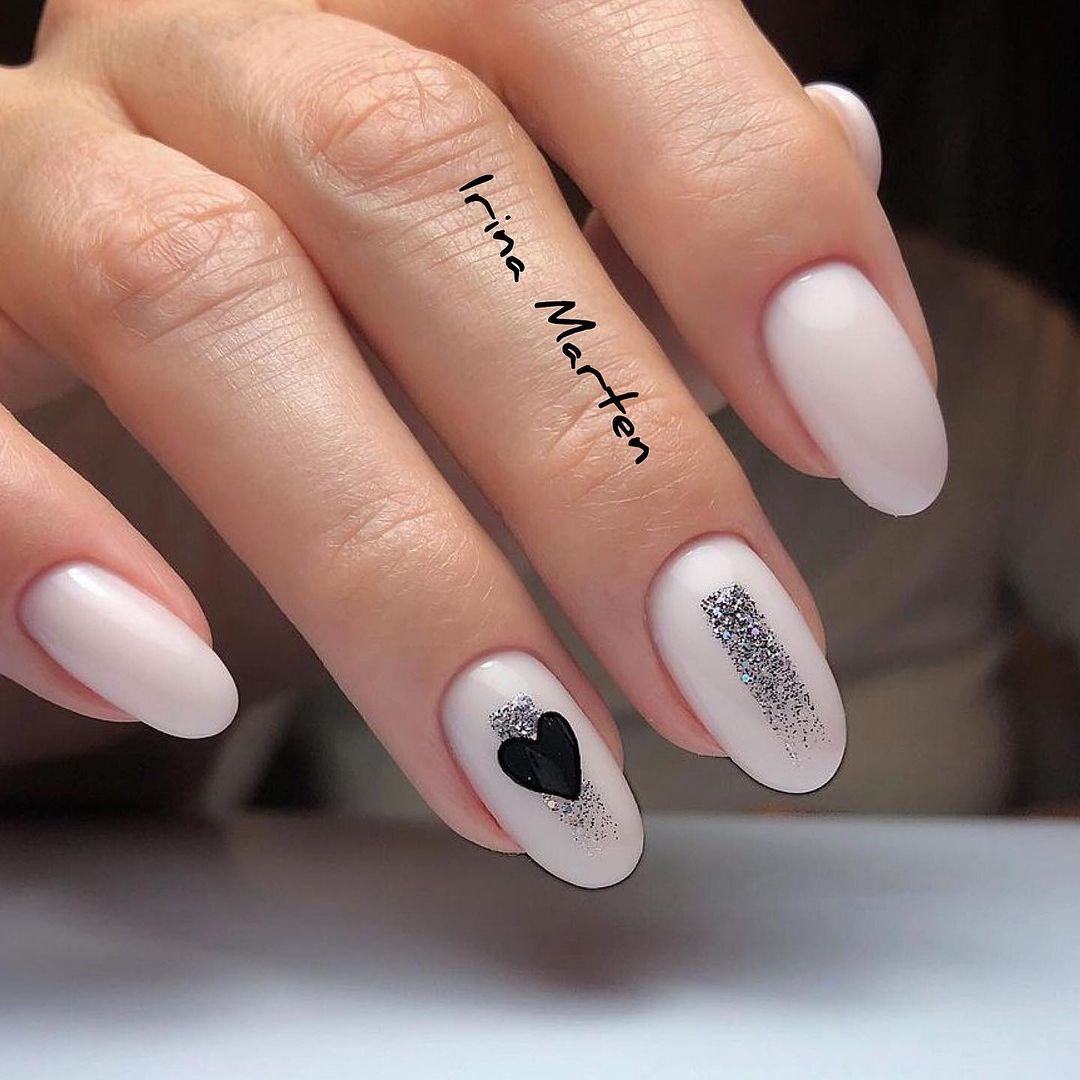 Semipermanente su unghie tonde - Instagram: @nails_irinamarten