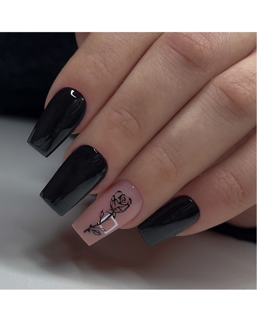 Smalto nero lucido - Instagram: @rhaissa_nailartist
