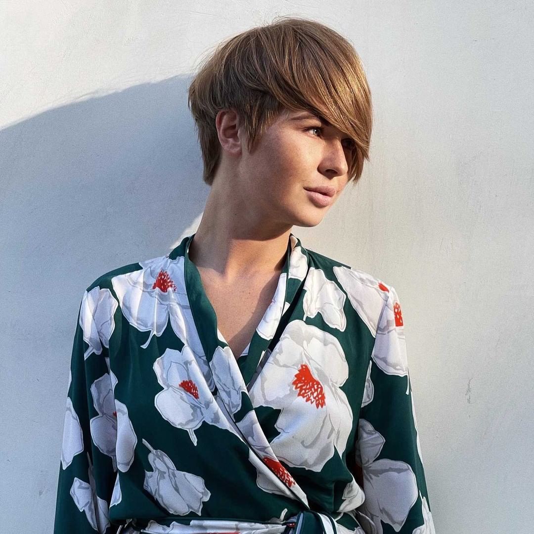 Taglio pixie castano - Instagram: @marikaraiter_hair