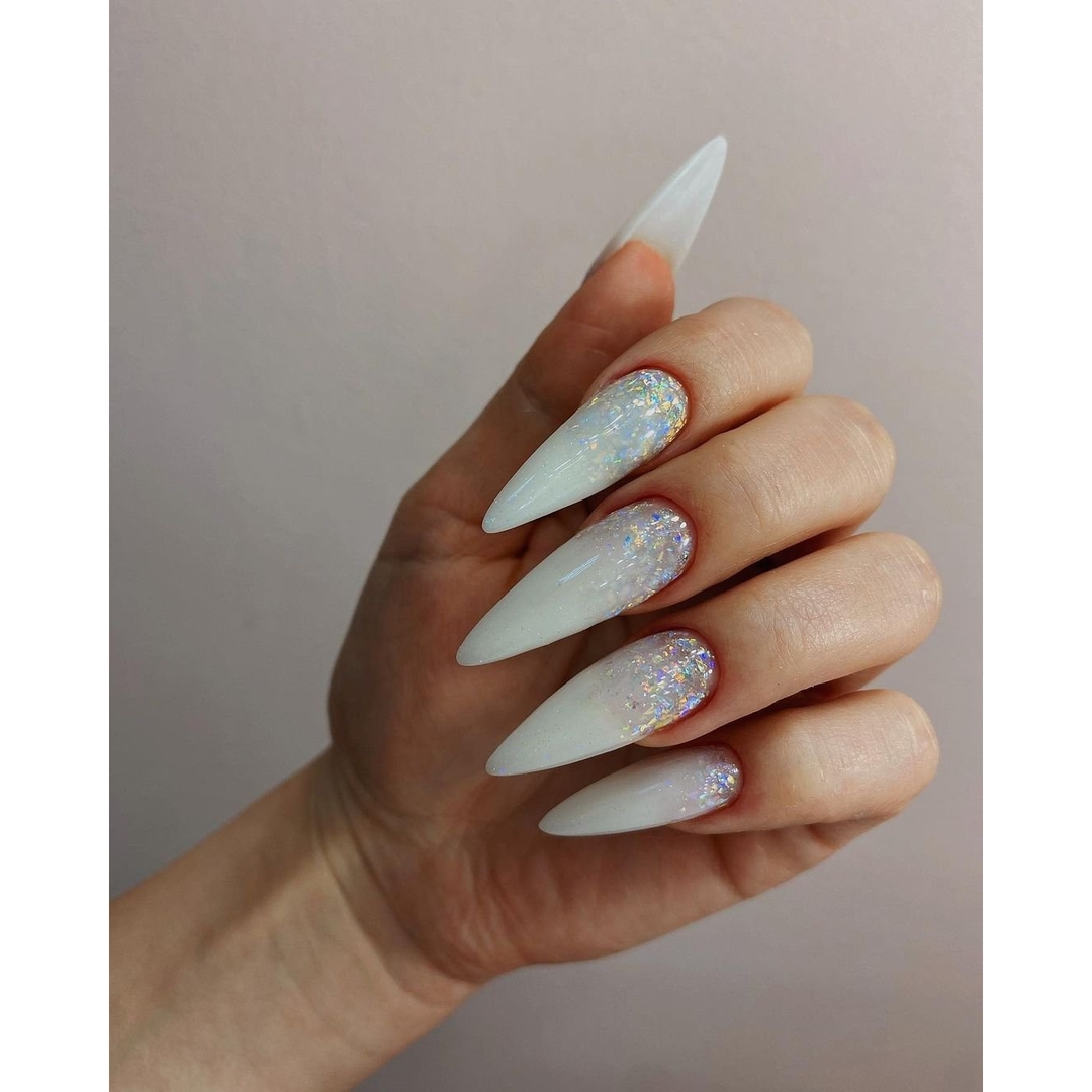 Unghie bianche a mandorla - Instagram: @ideas_for_nailart