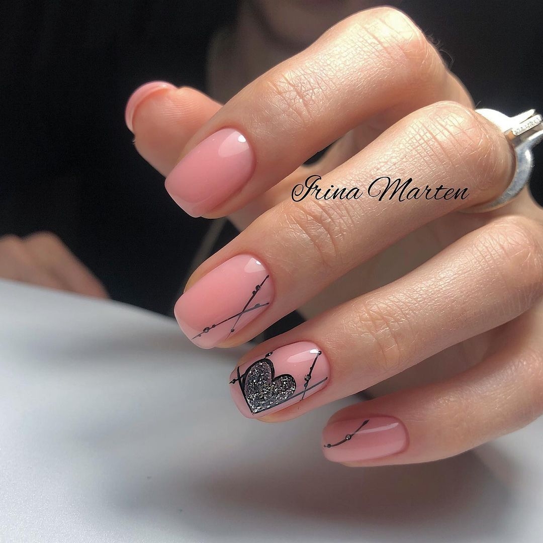Unghie con base rosa nude - Instagram: @nails_irinamarten