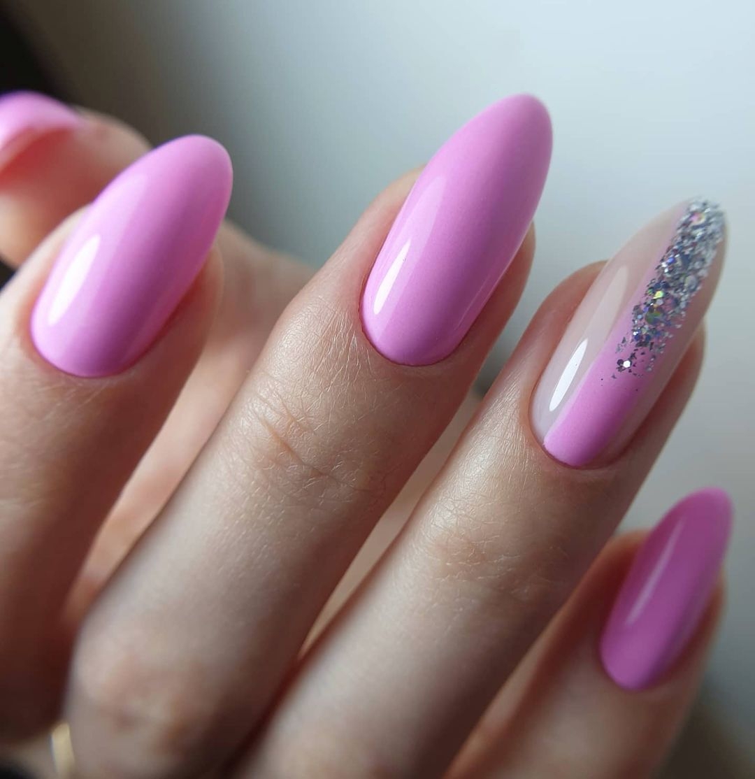 Unghie con smalto rosa - Instagram: @ideas_for_nailart