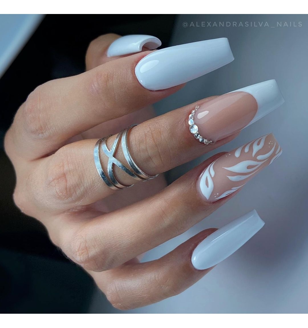 Unghie lunghe bianco gesso - Instagram: @alexandrasilva_nails