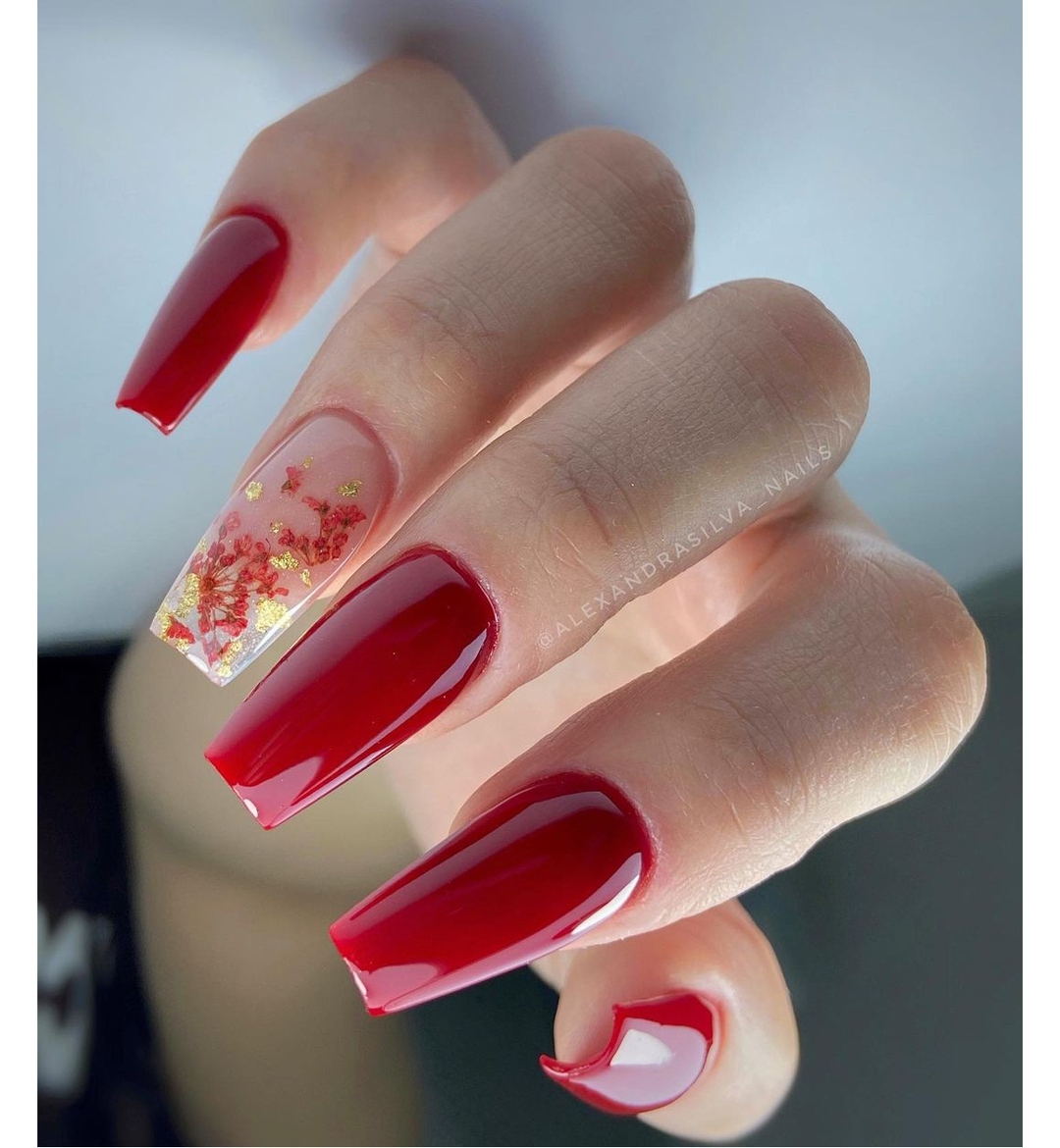 Unghie rosso scuro - Instagram: @alexandrasilva_nails