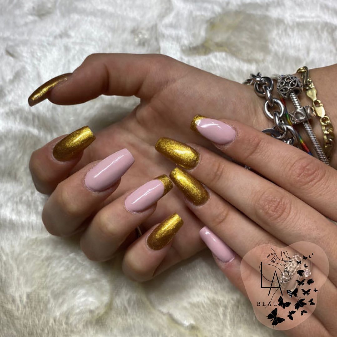 Unghie rosa cipria e oro - @lauraaprea_beauty