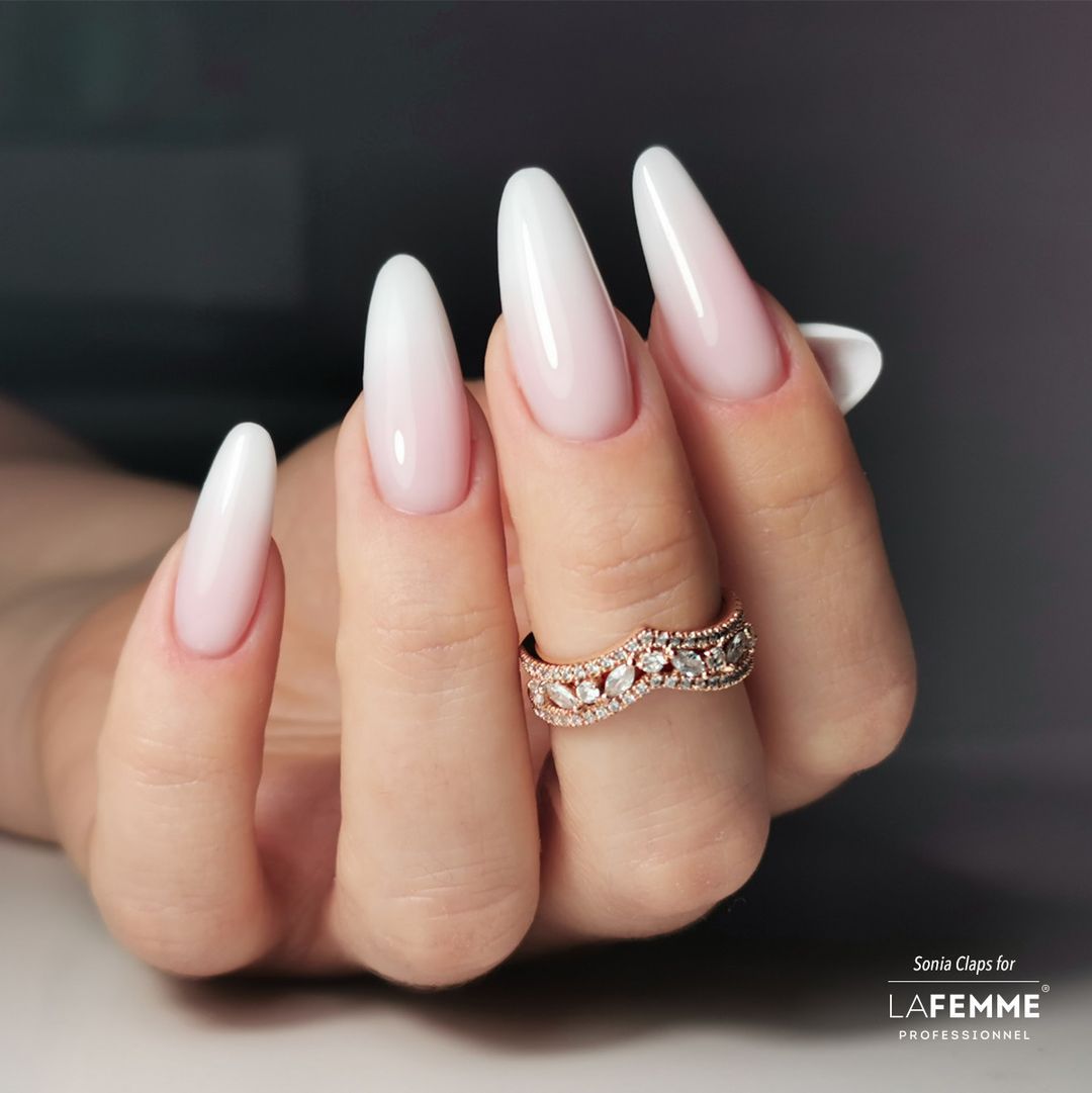 Babyboomer sposa - @sonia_claps_nailarstist
