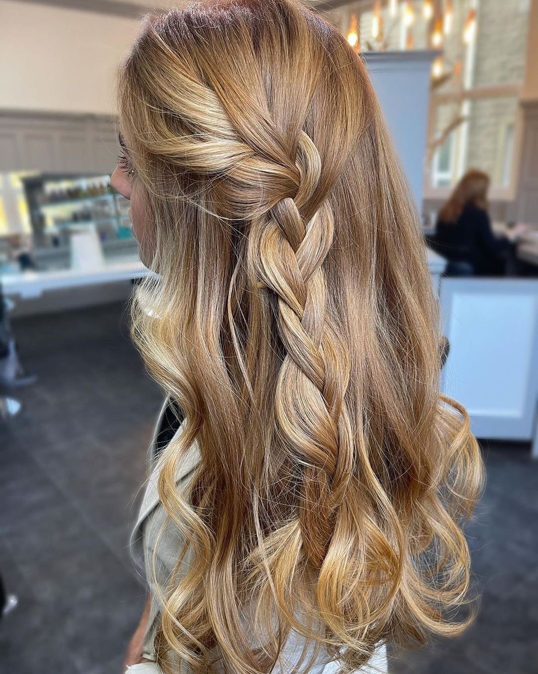 Balayage biondo con treccia - @balayage_by.b