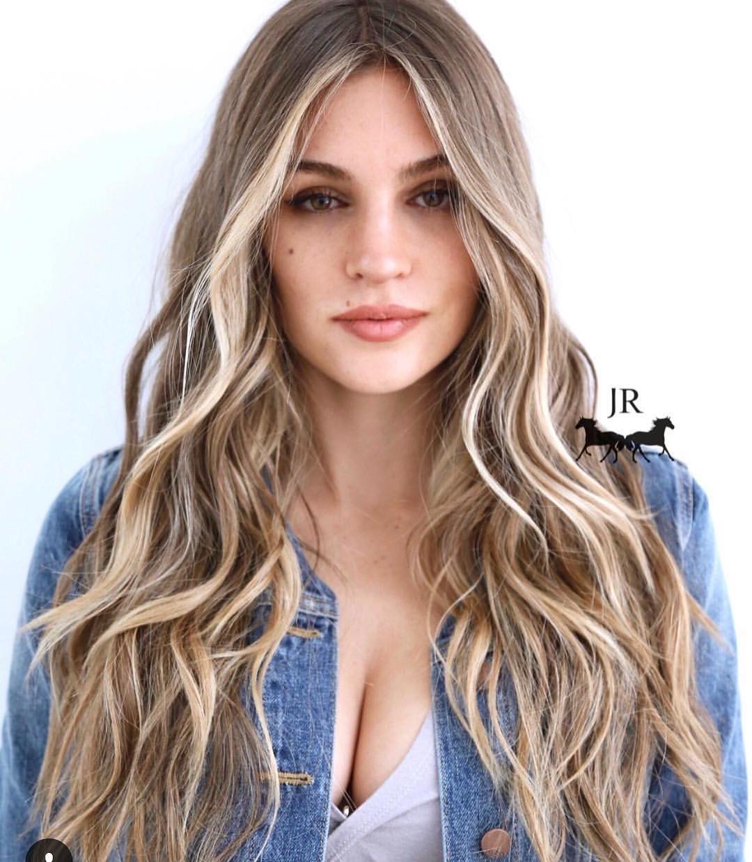Balayage biondo su capelli lunghi - @johnnyramirez1