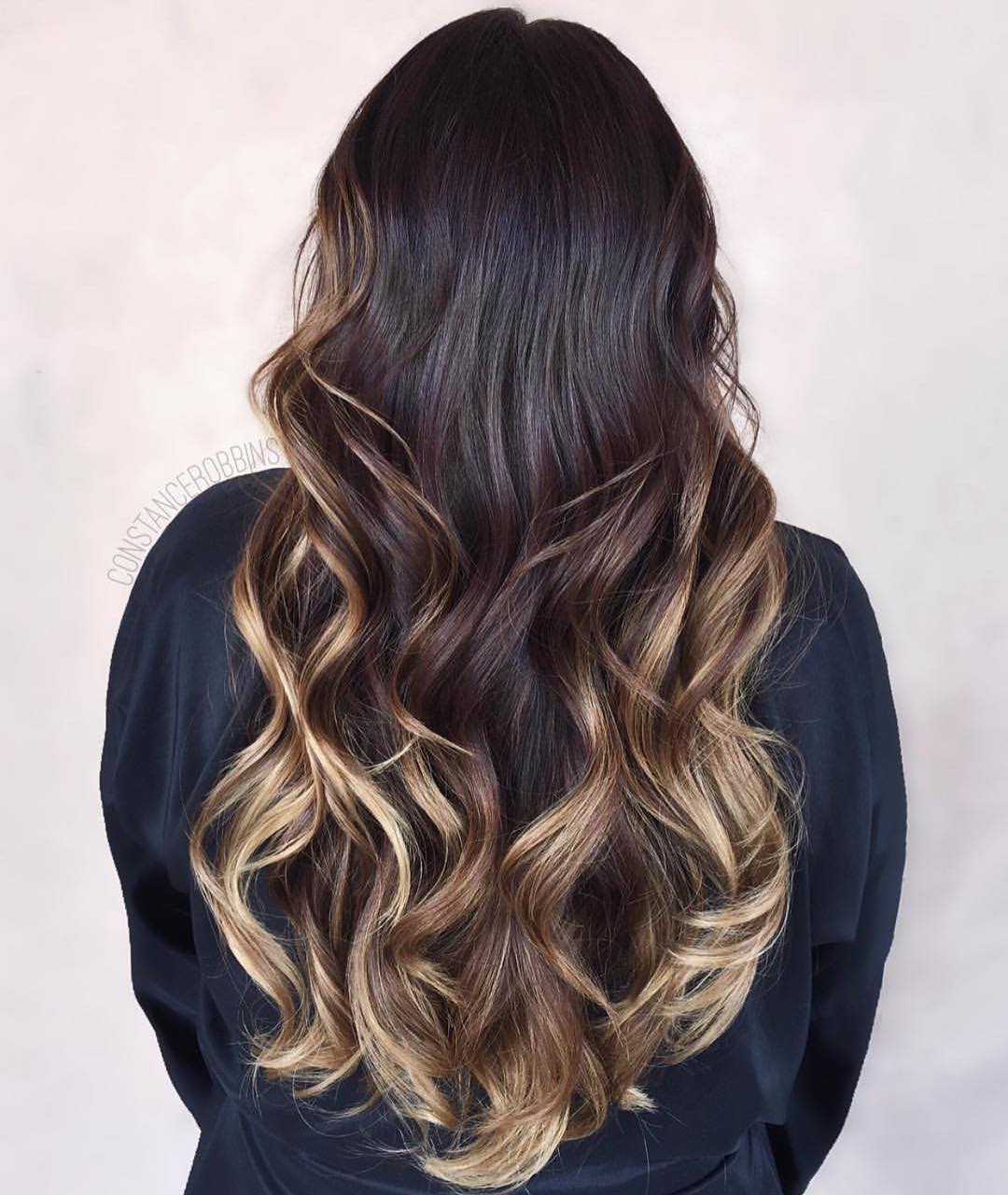 Balayage su base scura - @constancerobbins