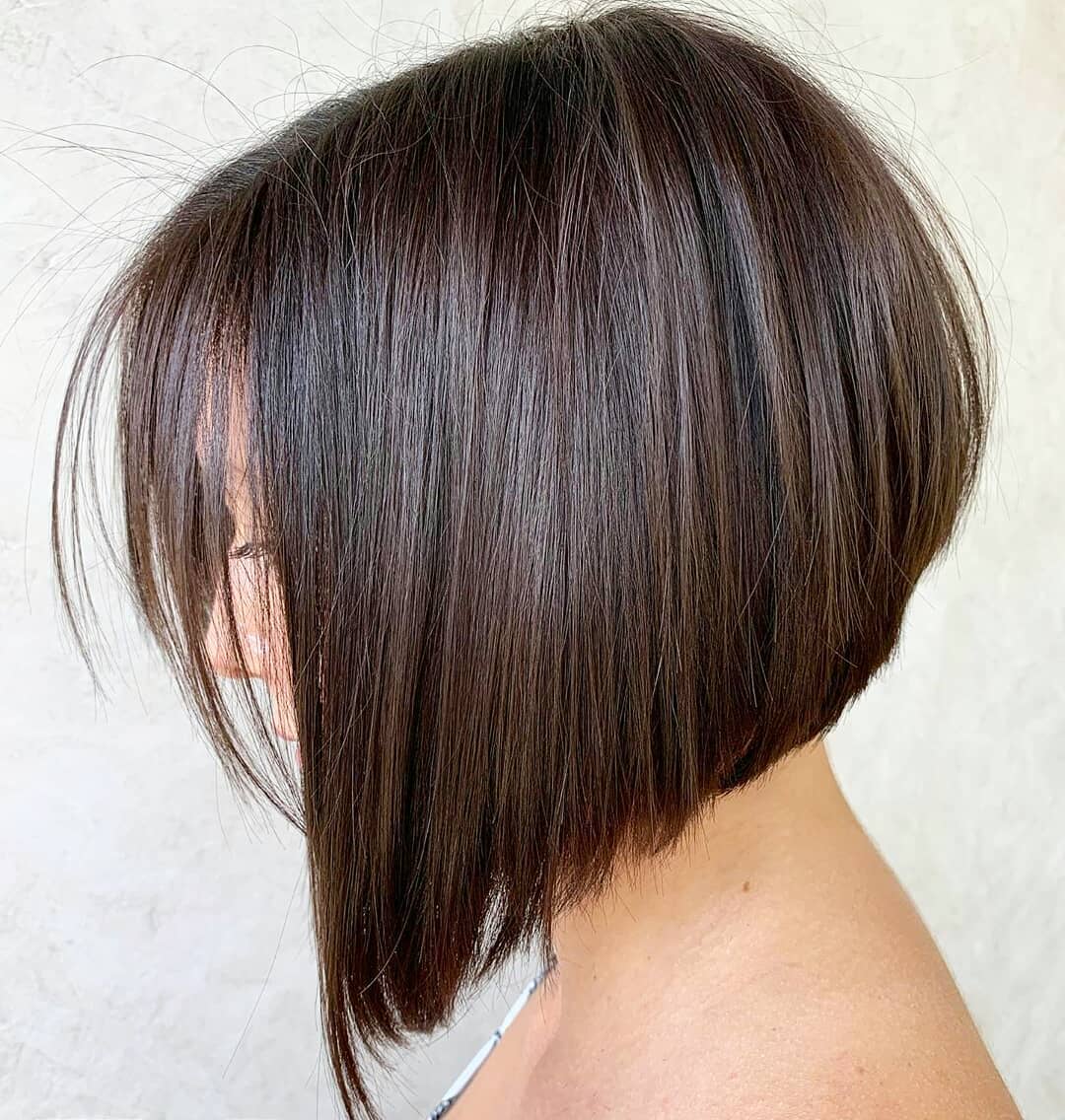 Bob inverso castano - @indramichelbeauty