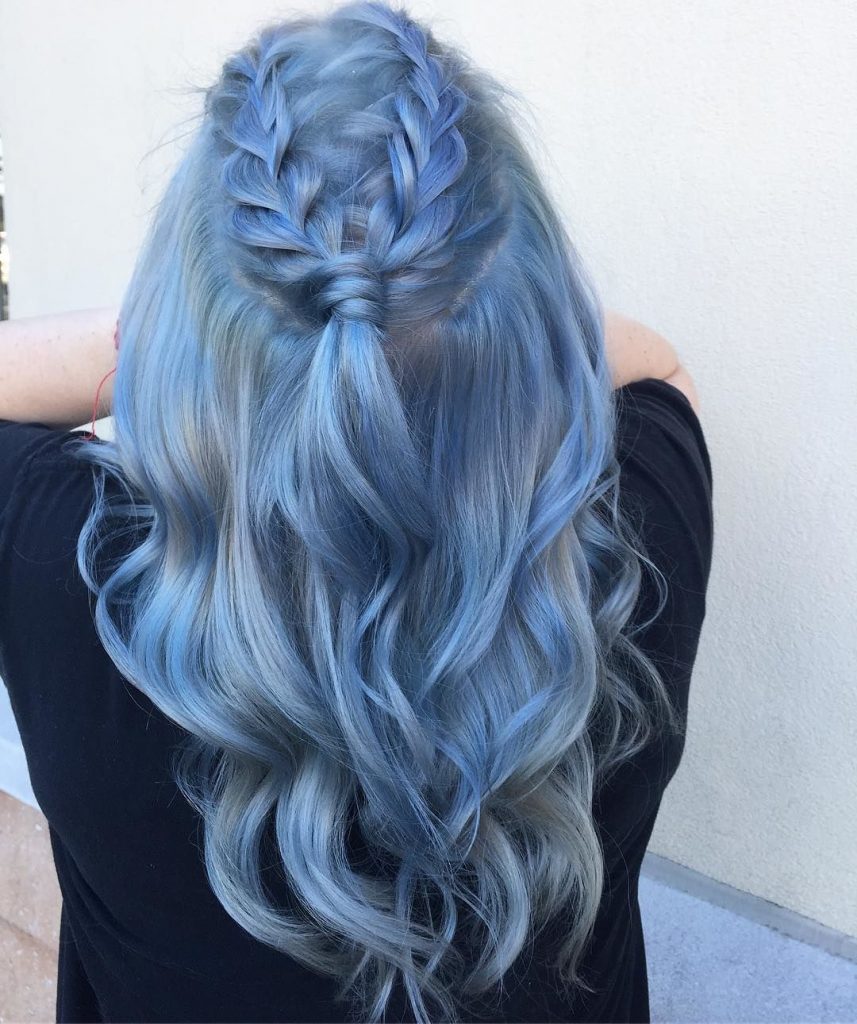 Capelli azzurro intrecciati