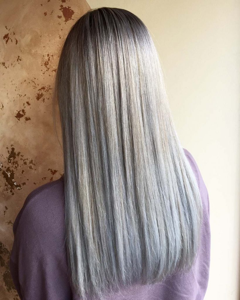 Capelli lisci cenere