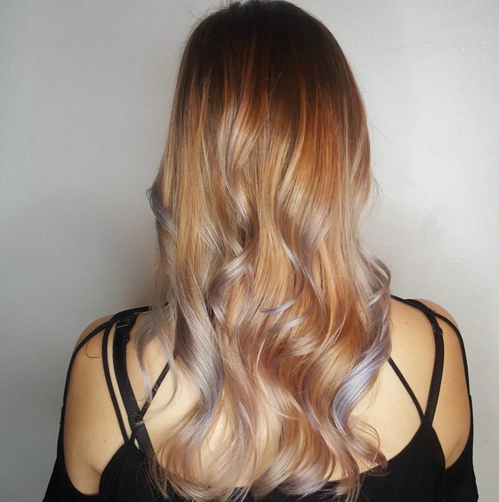 Capelli lunghi castano chiaro