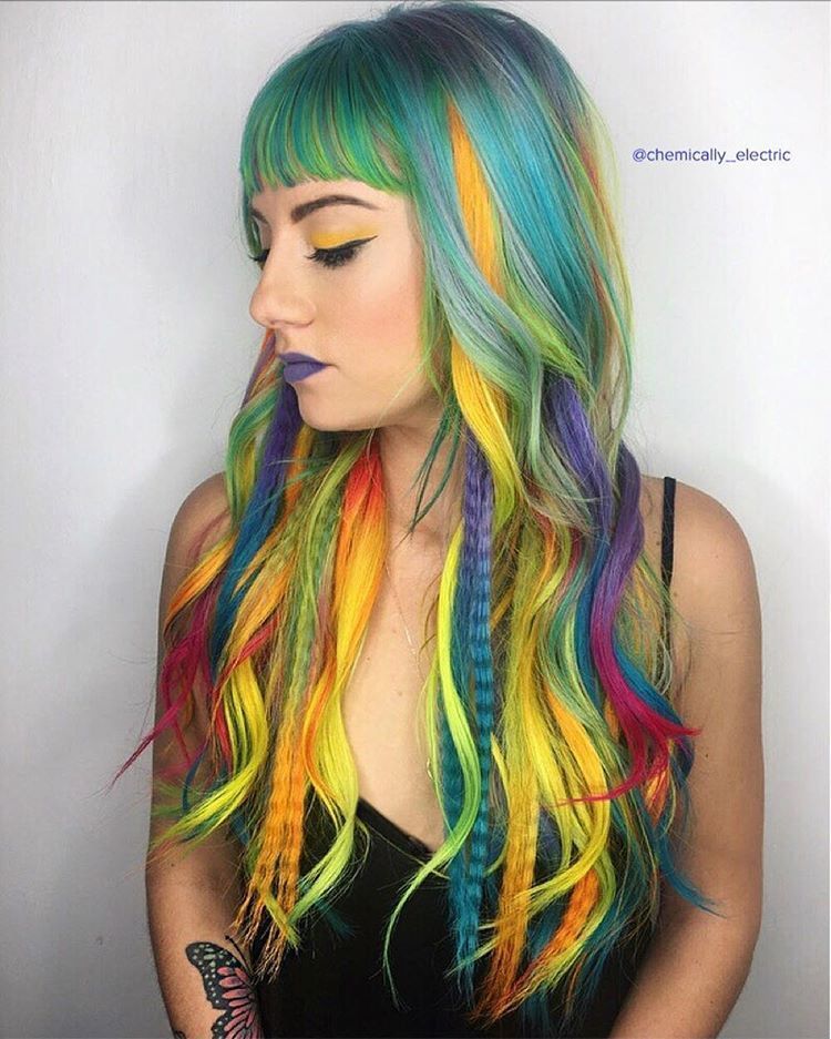 Capelli lunghi lisci multicolore con frangia