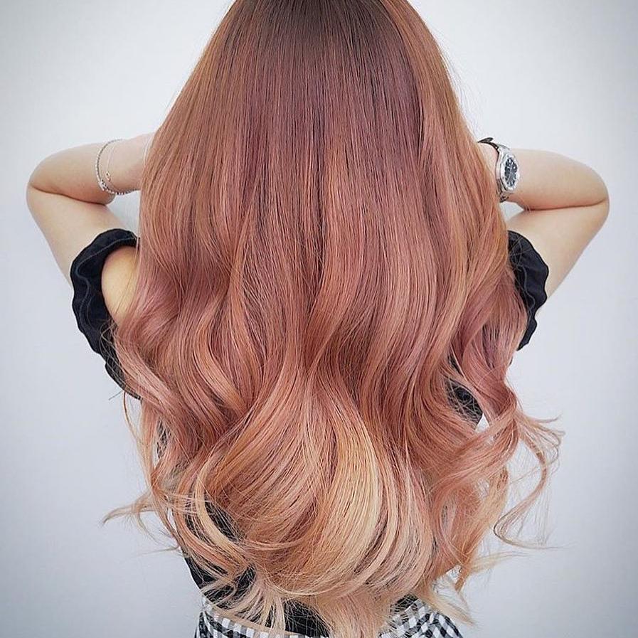 Capelli lunghi rosé