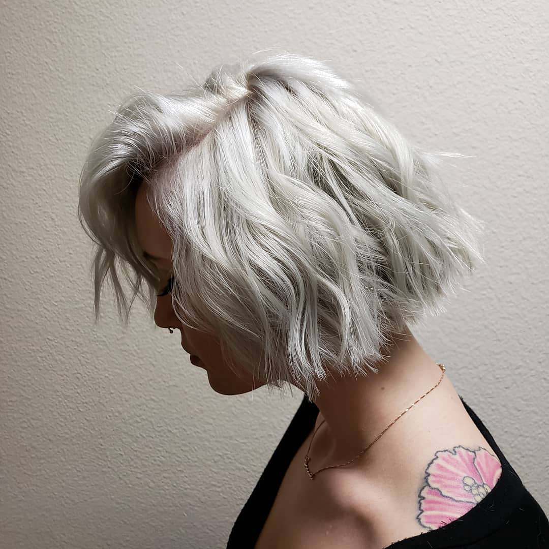 Caschetto bianco mosso - @chels_theofficialhairstylist 
