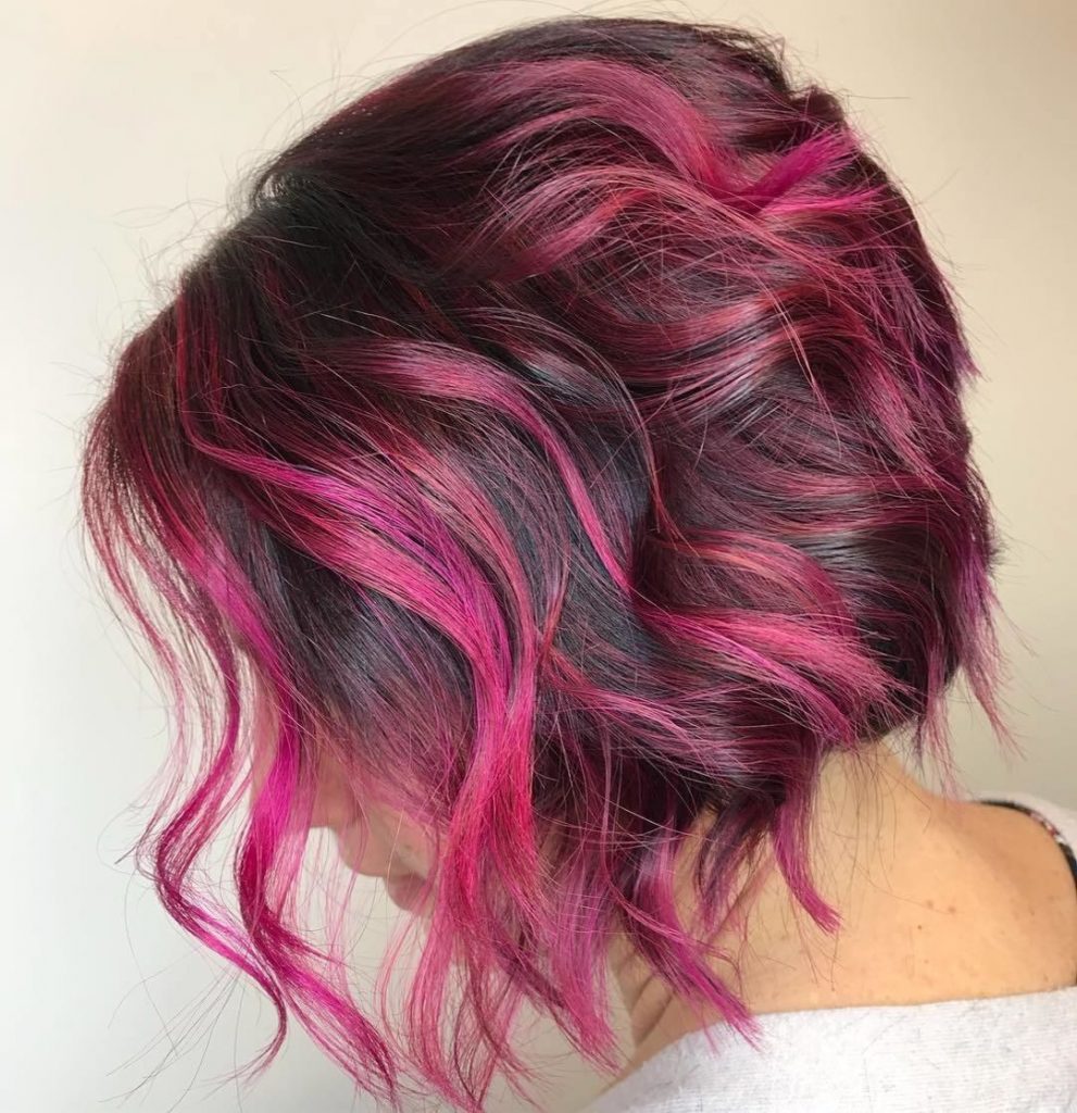 Caschetto con riflessi fucsia