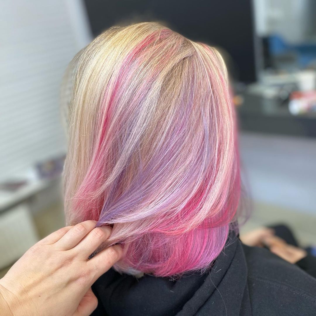 Caschetto con shatush rosa - Instagram: @anna_skurskaya