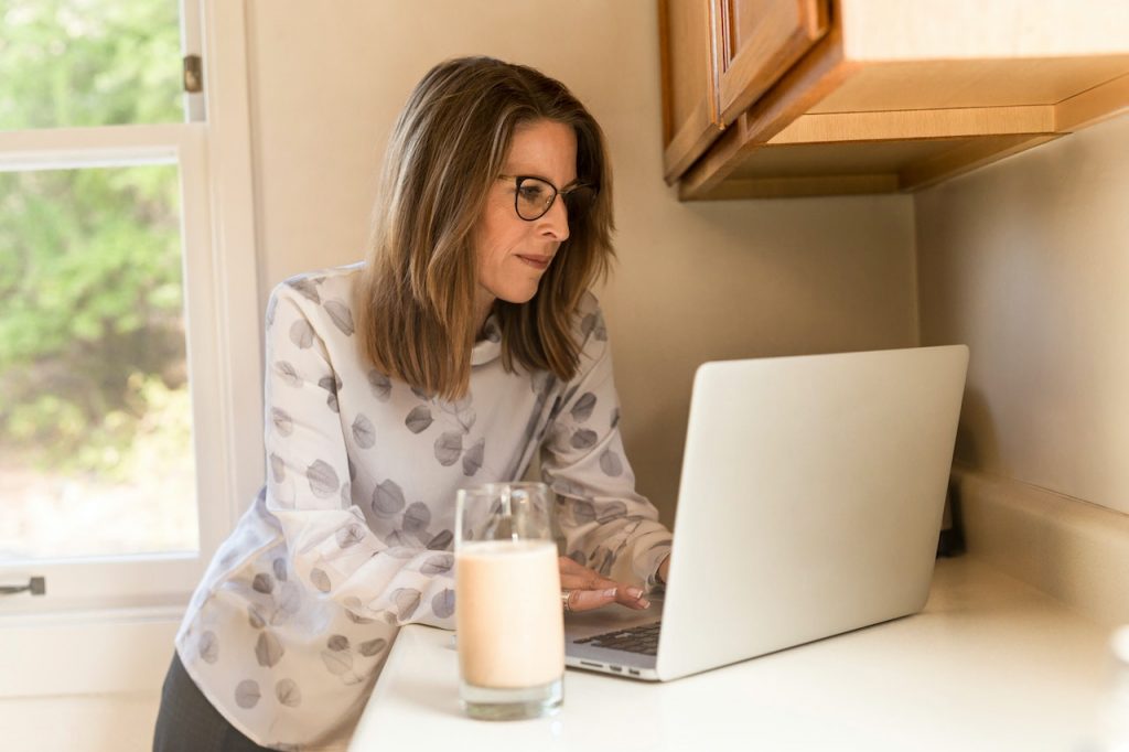 Donna matura sul web