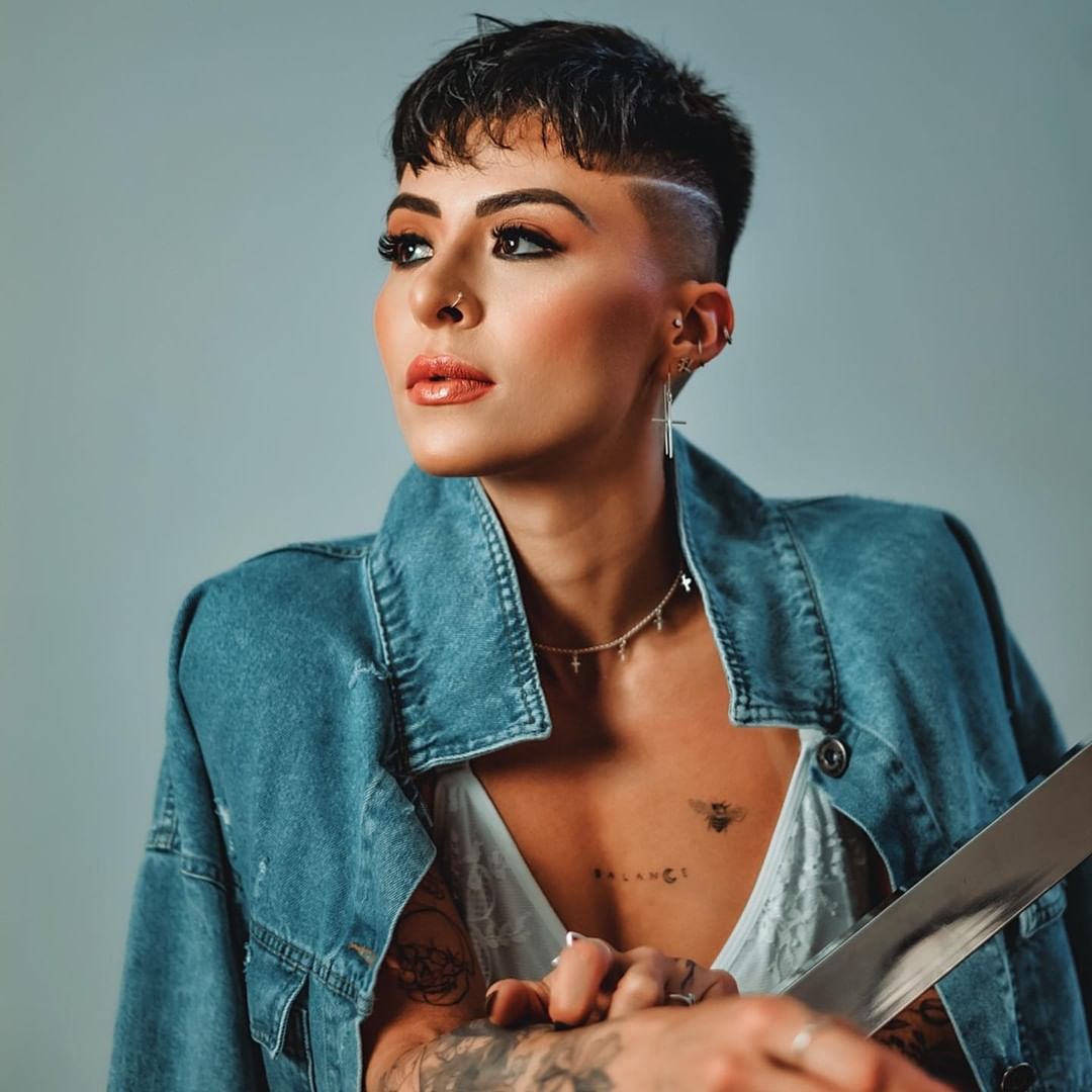Pixie rasato con disegno - @brunabezerraa