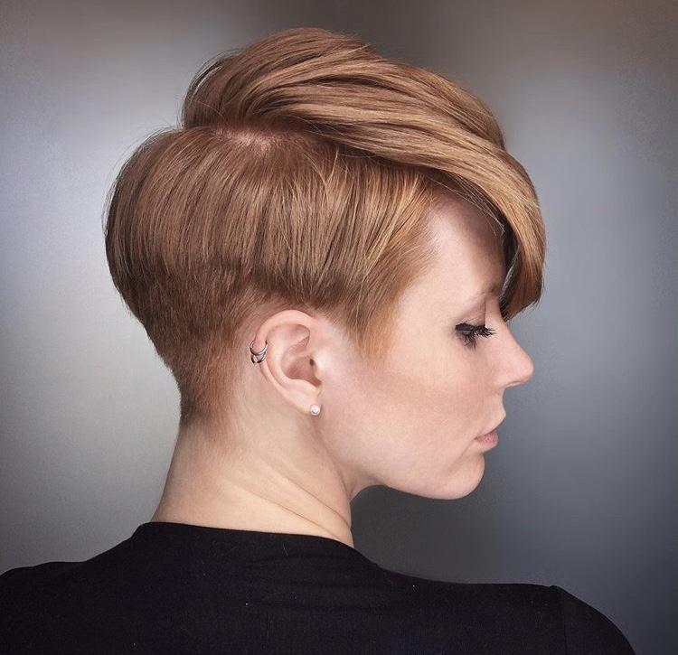 Pixie rosso a due lunghezza