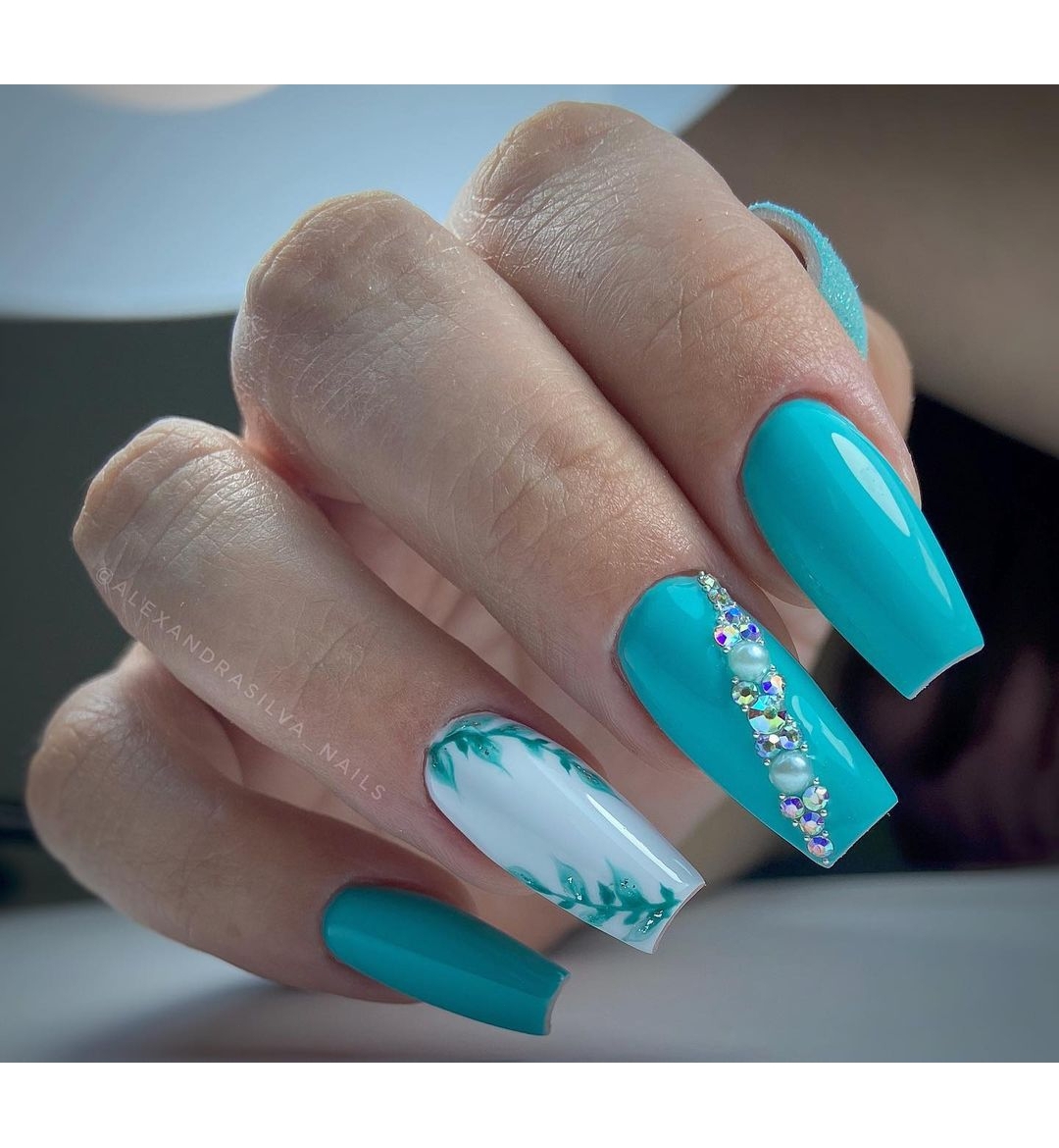 Ricostruzione in gel azzurra - @alexandrasilva_nails