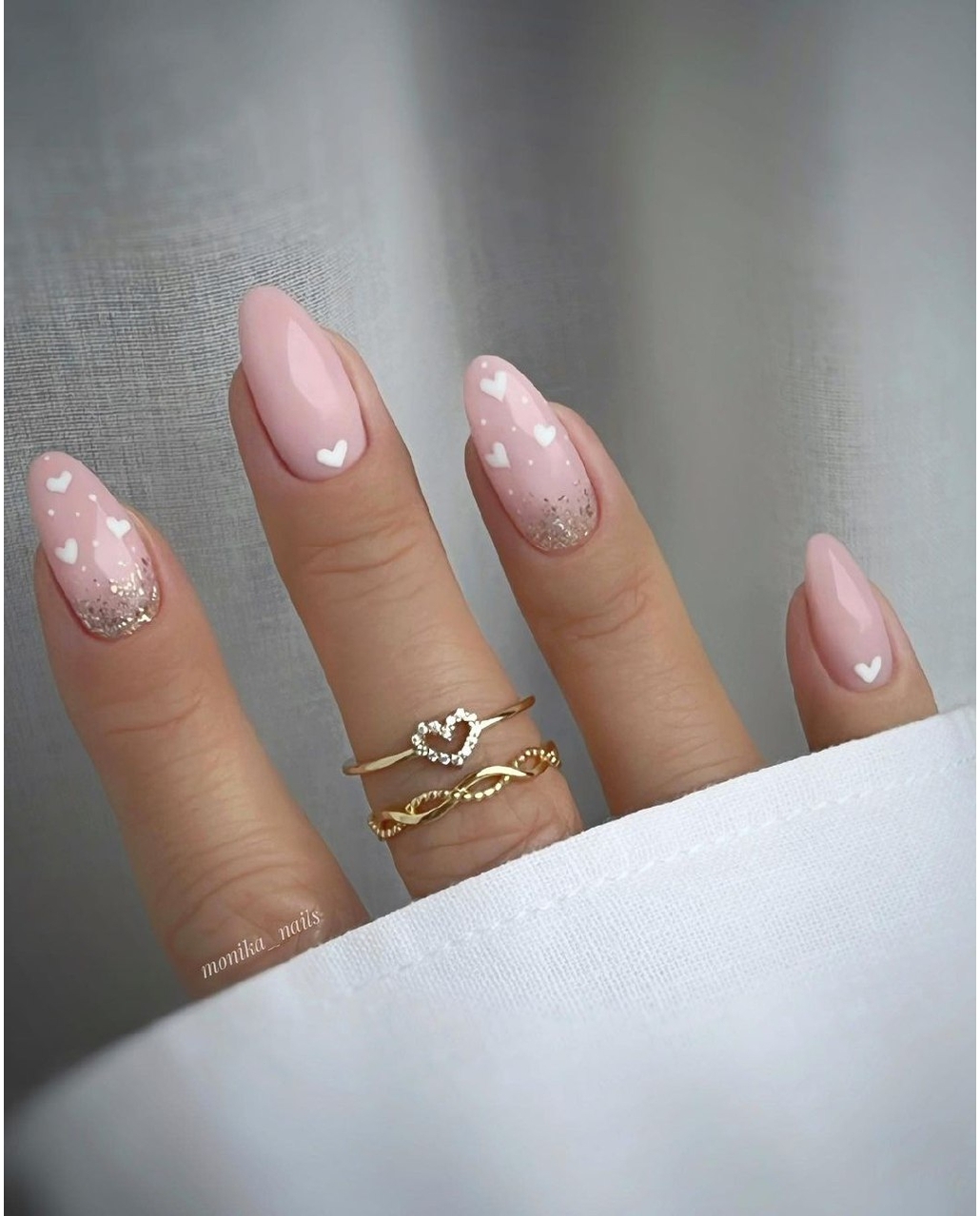 Ricostruzione unghie forma a mandorla - @monika__nails