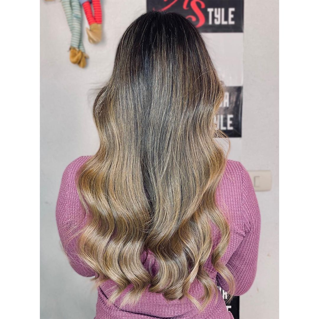 Shatush medio biondo - Instagram: @alex.estilistta