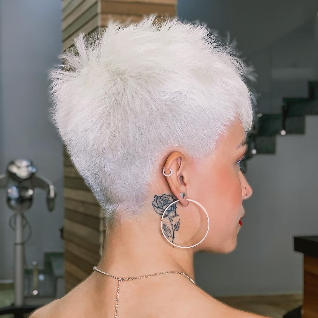 Taglio corto bianco - @djkarenmuri_