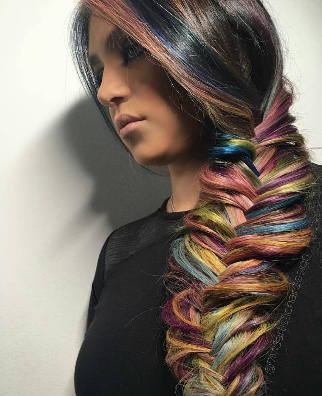 Treccia su capelli colorati - @rebeccataylorhair 