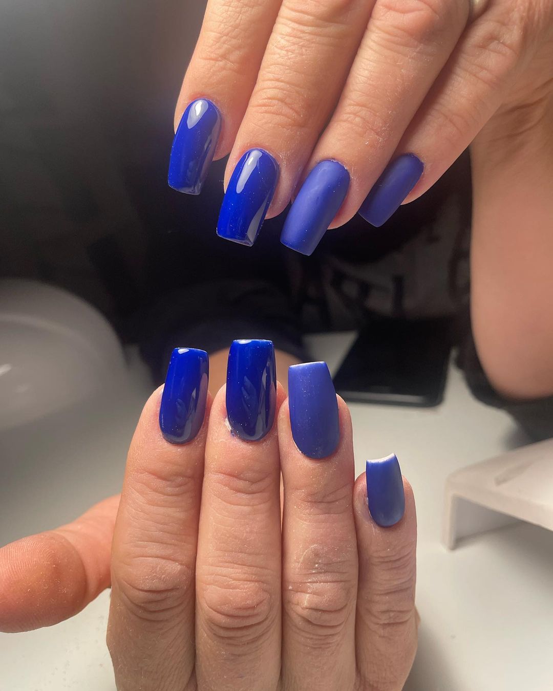 Unghie blu elettrico opache e lucide - @giulia.passione.unghie