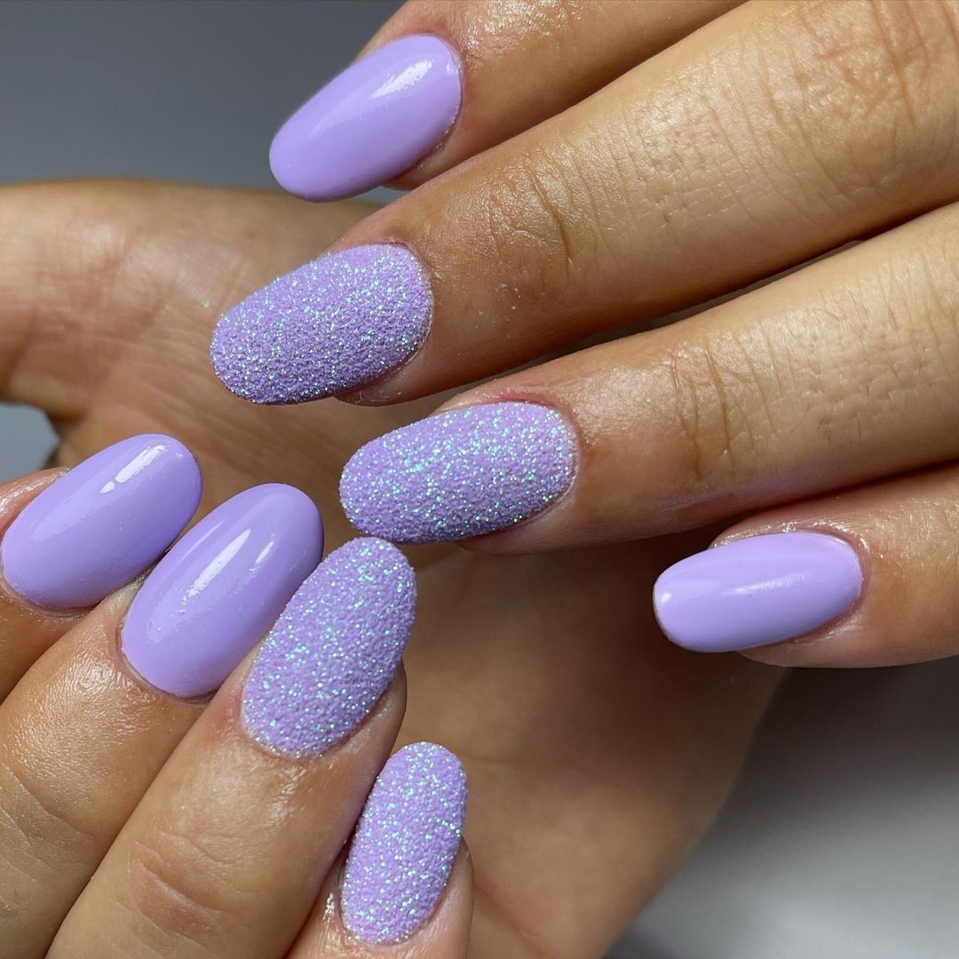 Unghie lilla con glitter - @estetica_cinzia_monvalle