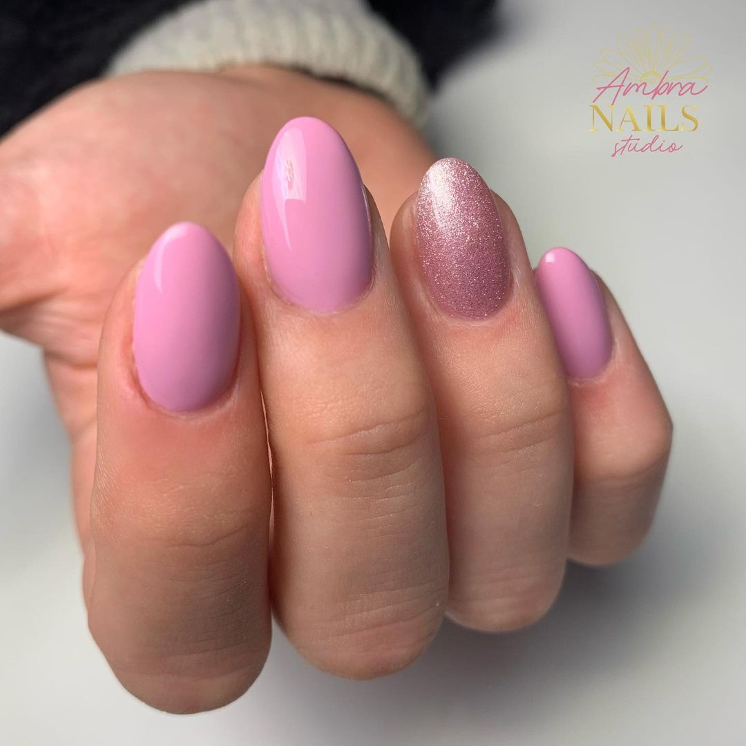 Unghie rosa a mandorla - @ambranailsstudio