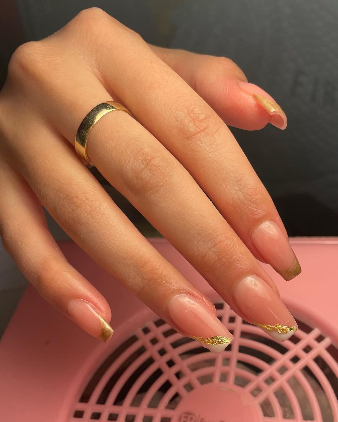 Unghie rosa cipria con french oro - @_carolay_nails