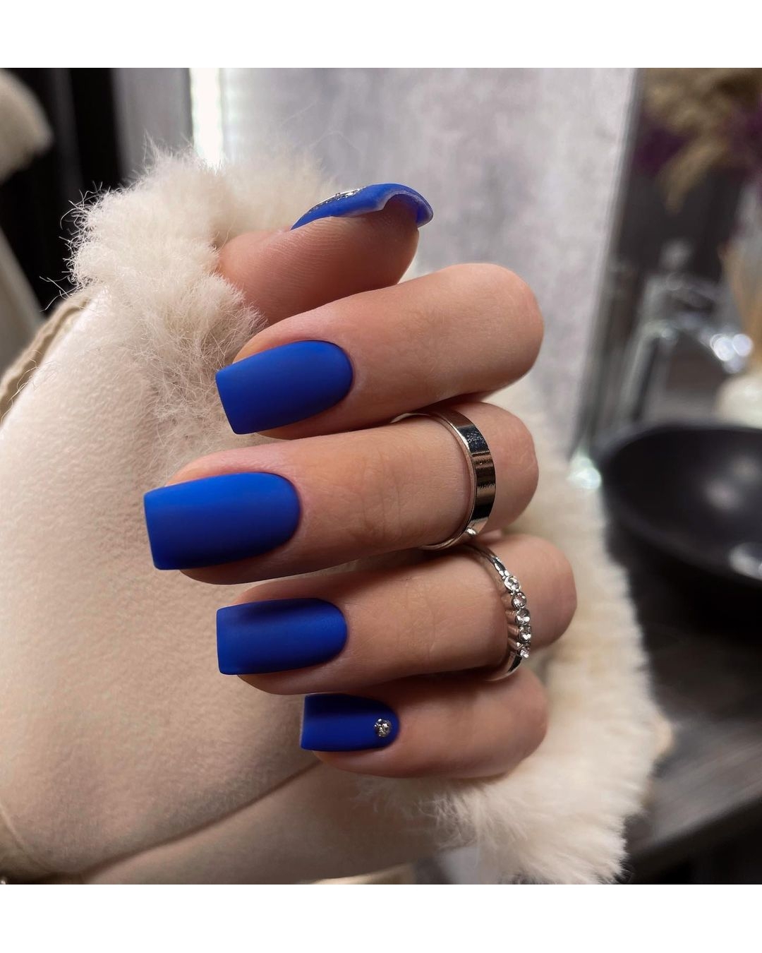 Unghie smalto blu opaco - @julnails_msk
