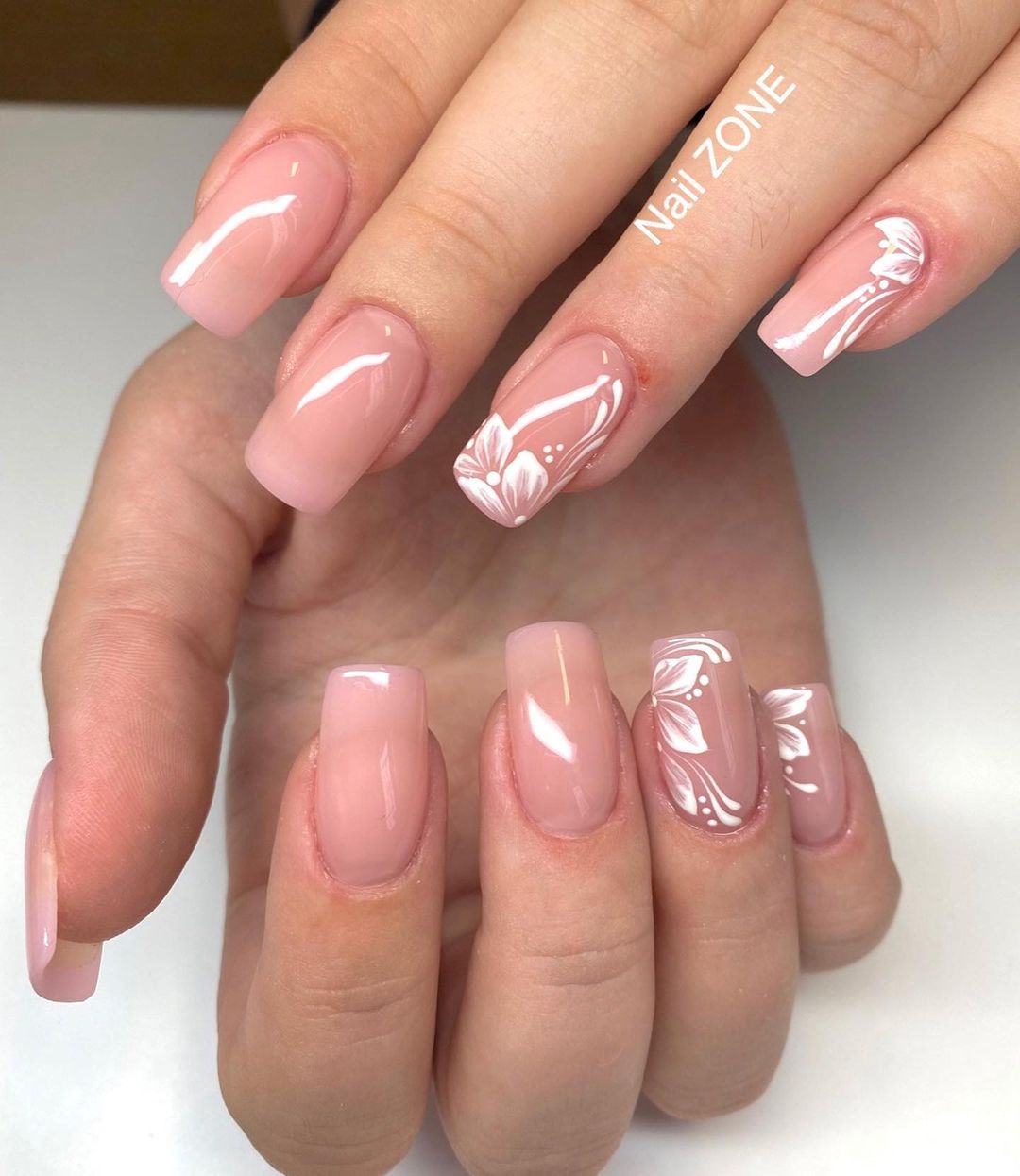 Unghie sposa semplici - @nailzonemg