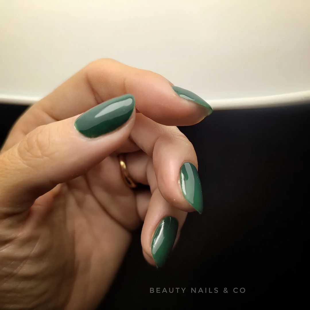 Unghie verdi - @beauty_nails_benevento