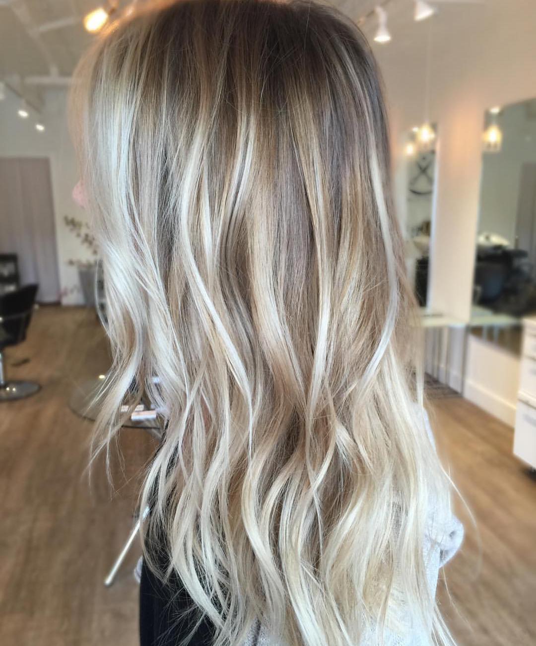 Balayage biondo platino - @hairbycamillect
