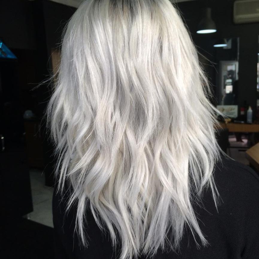 Capelli biondo freddo - @therighthairstyles