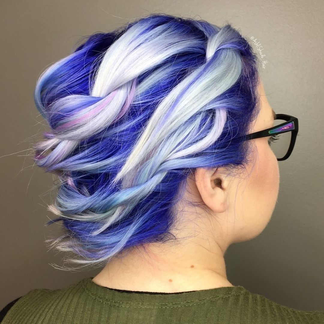 Capelli blu, viola e bianchi - @ashlishade_hair 