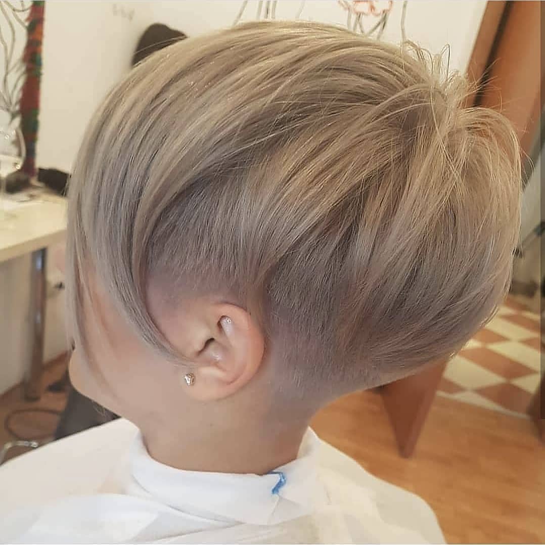 Pixie con ciuffo lungo - @apostoldiana