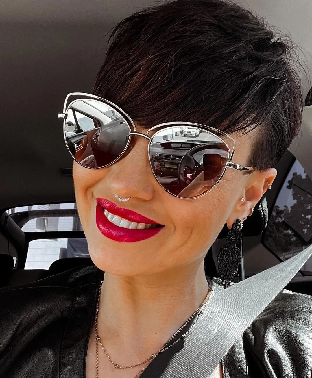 Taglio pixie con frangia - @stil_lage