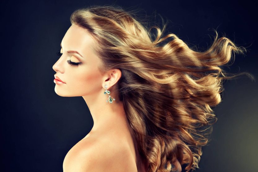 Capelli lunghi e bellissimi - Foto: stock.adobe.com