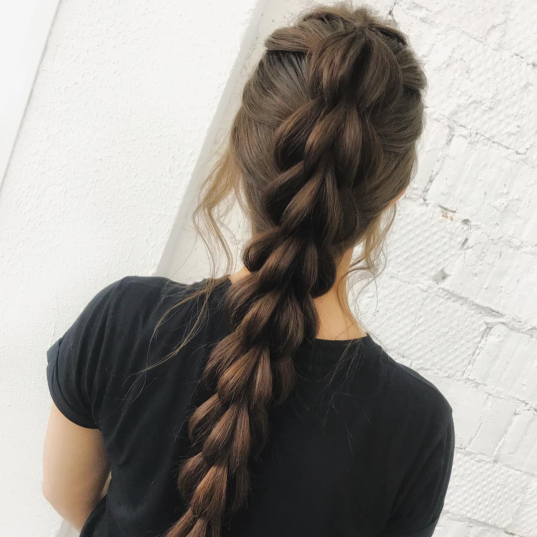 Acconciatura coda particolare - Instagram: @therighthairstyles