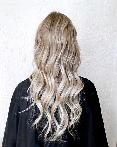 Balayage biondo freddo capelli lunghi - Foto: @adobestock.com