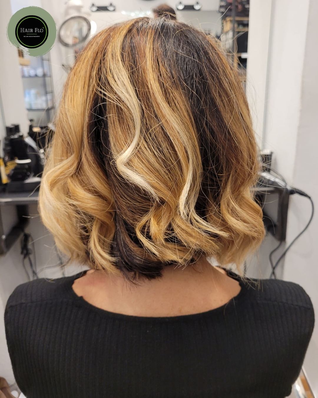 Bob biondo mosso - Instagram: @hairflo_