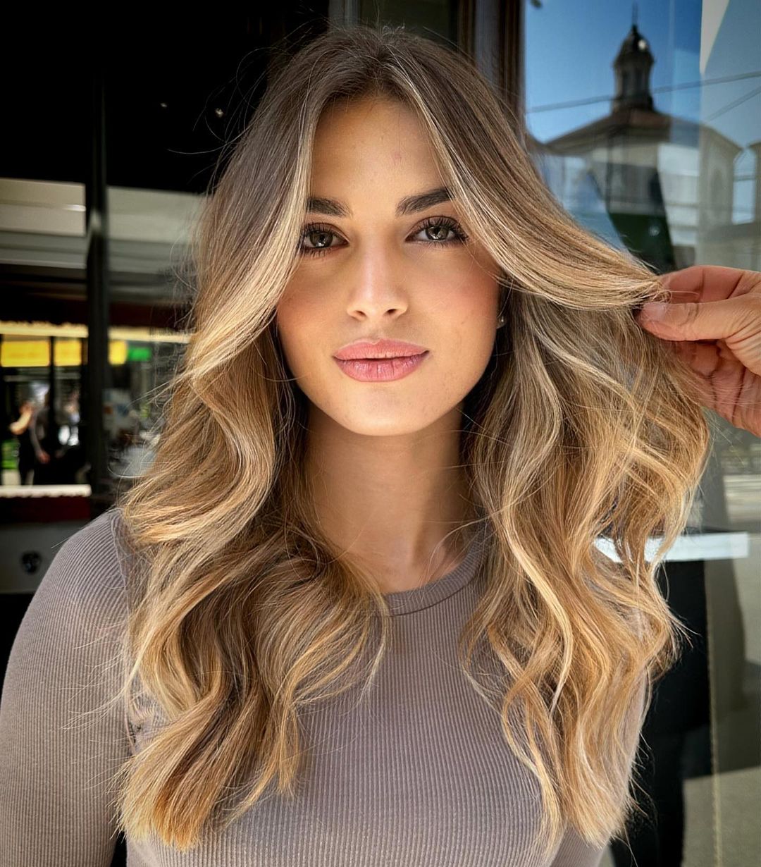 Capelli biondi mossi - Instagram: @idolamilano_vialarga2